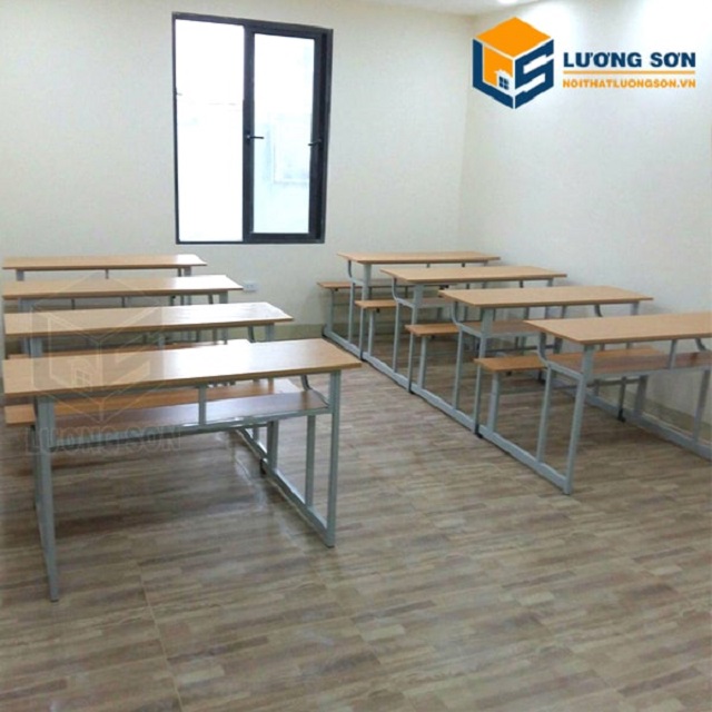 Chất lượng gỗ và khung sắt cũng là một trong những yếu tố cần quan tâm khi mua bàn ghế cho học sinh
